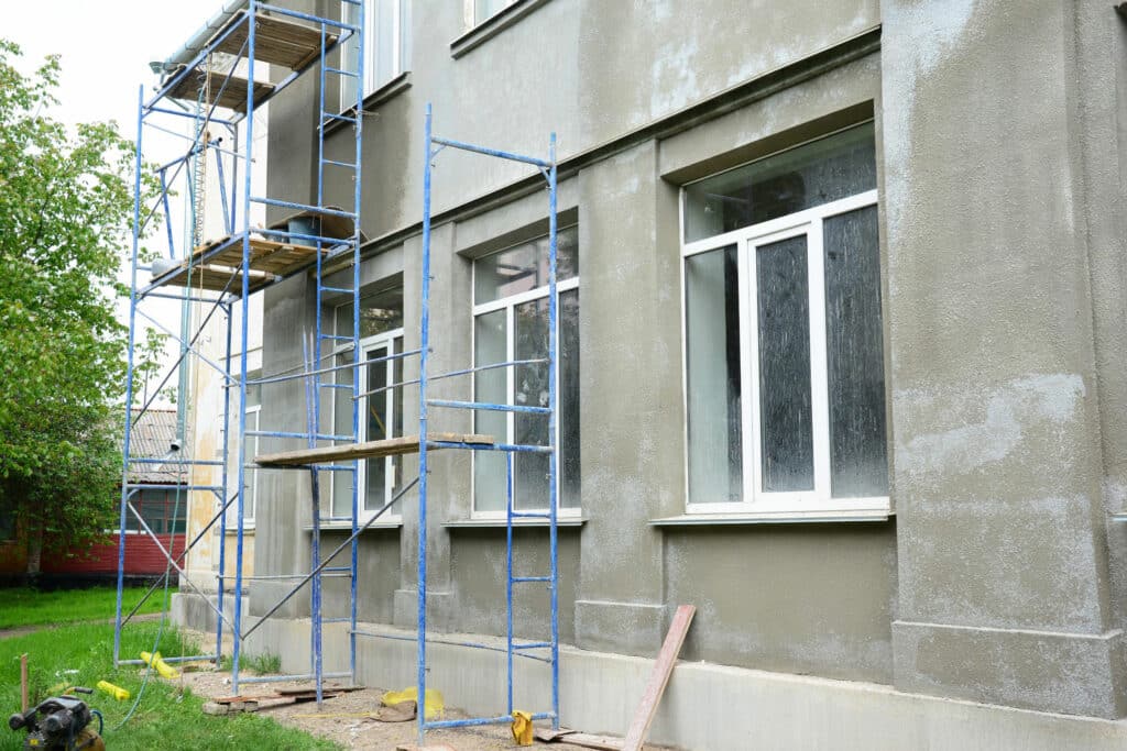 rénovation façade Lyon couvreur Naveri Père et fils